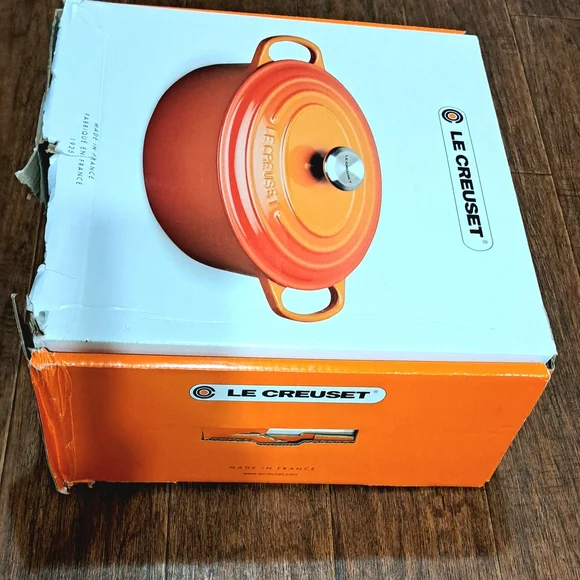 Le Creuset Turquoise Cast Iron Dutch Oven - Picture 8 of 11